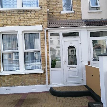 Fbs Homestay Norwood 外观 照片