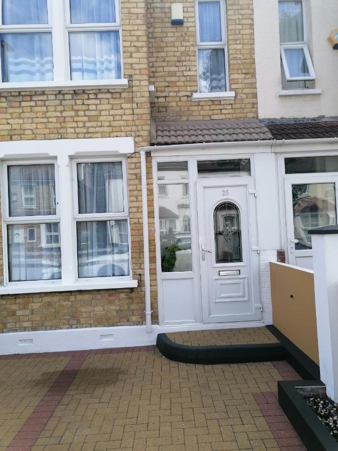 Fbs Homestay Norwood 外观 照片